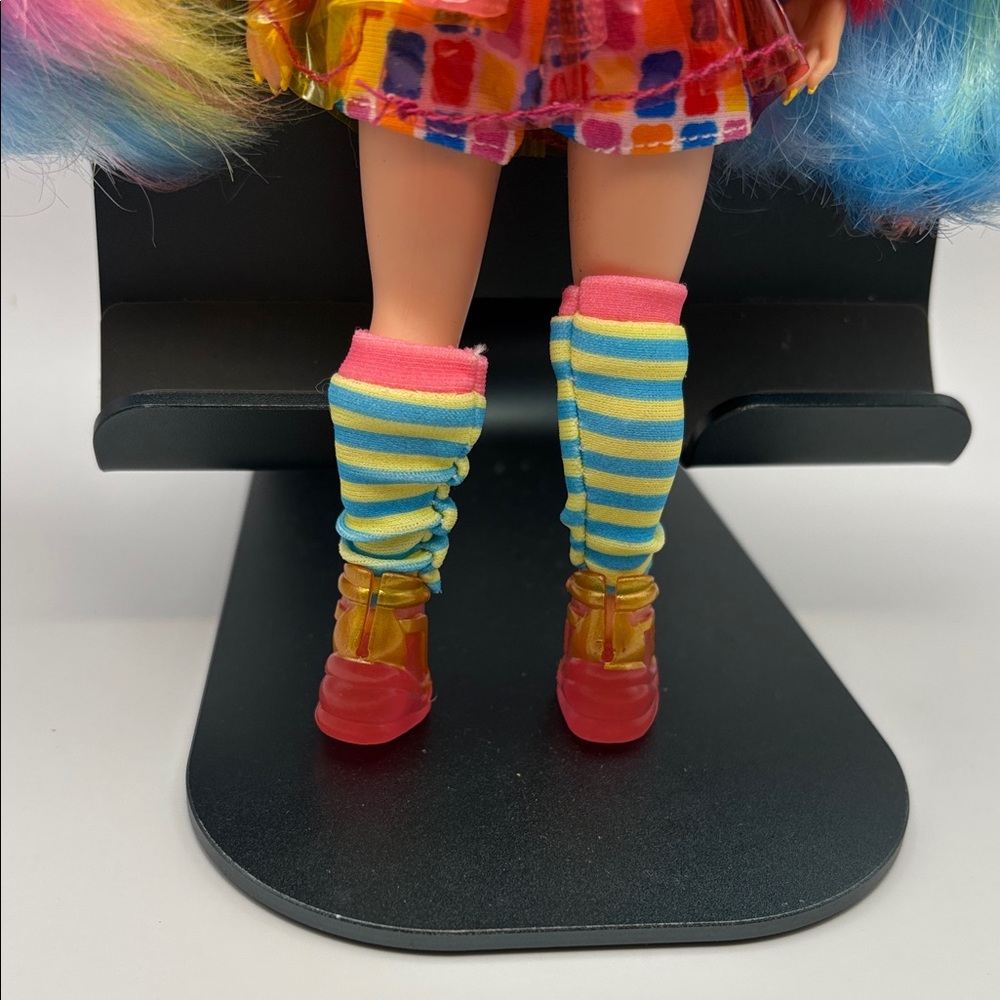 L.O.L. Surprise! Tween Rainbow Pop Doll with Pink, Blue & Yellow Hair - Picture 7 of 12